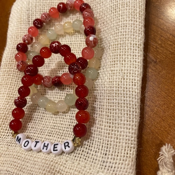 Brand new Mother beaded bracelet - Picture 2 of 5